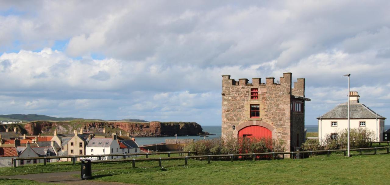 Nisbet'S Tower Villa Eyemouth Exterior photo